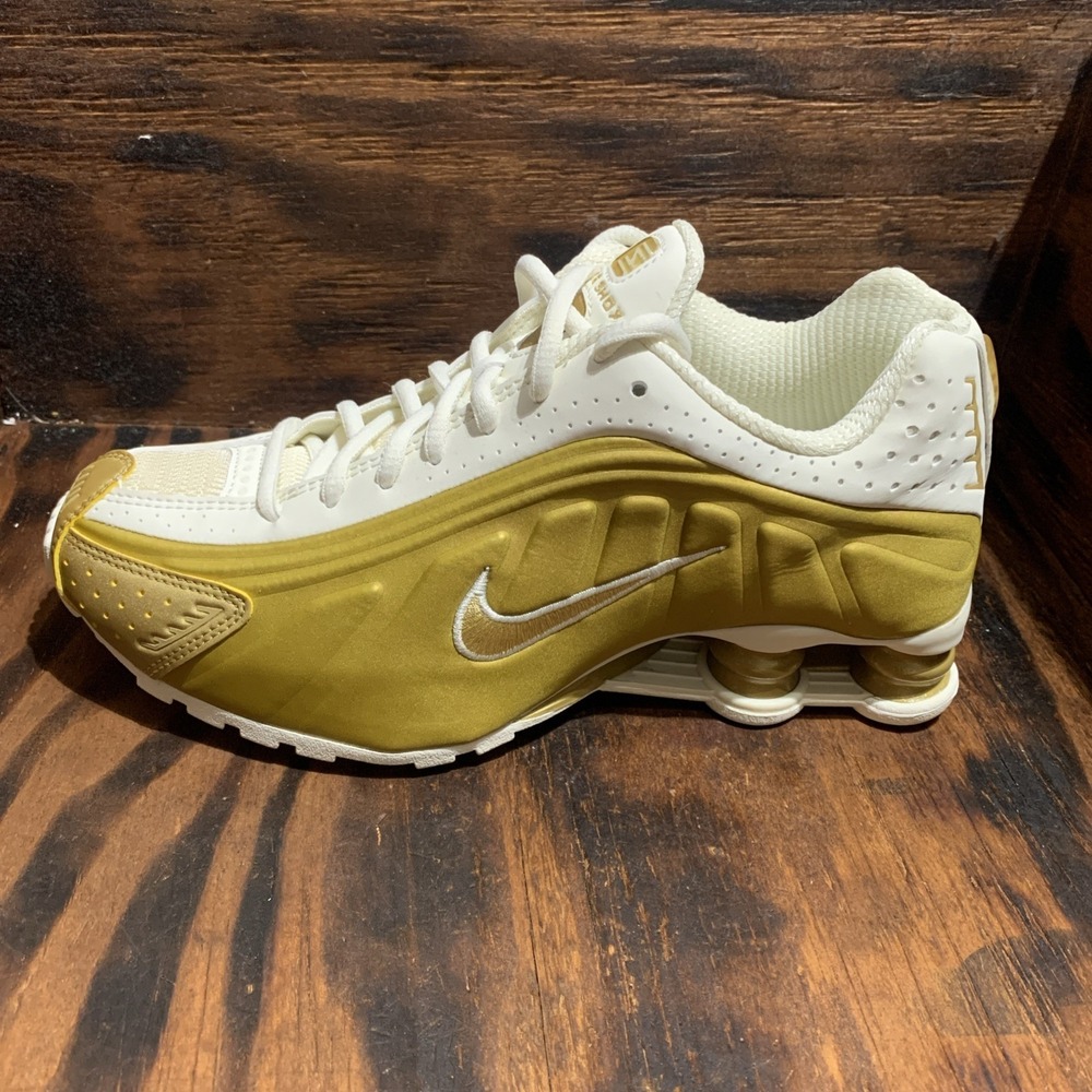 Nike Shox R4 Soft Pearl Metallic Gold Sneakers AR3565-010 Womens Size 6.5